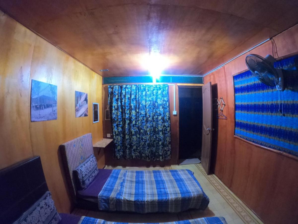 Tajau Laut Guesthouse Kudat Exterior photo