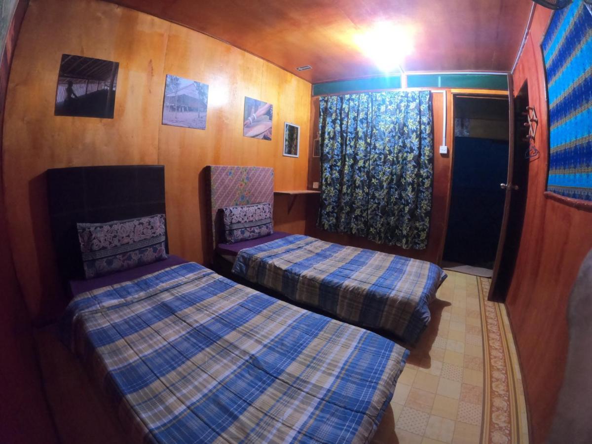 Tajau Laut Guesthouse Kudat Exterior photo