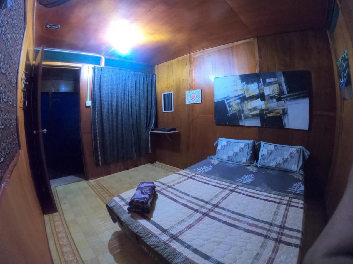 Tajau Laut Guesthouse Kudat Exterior photo