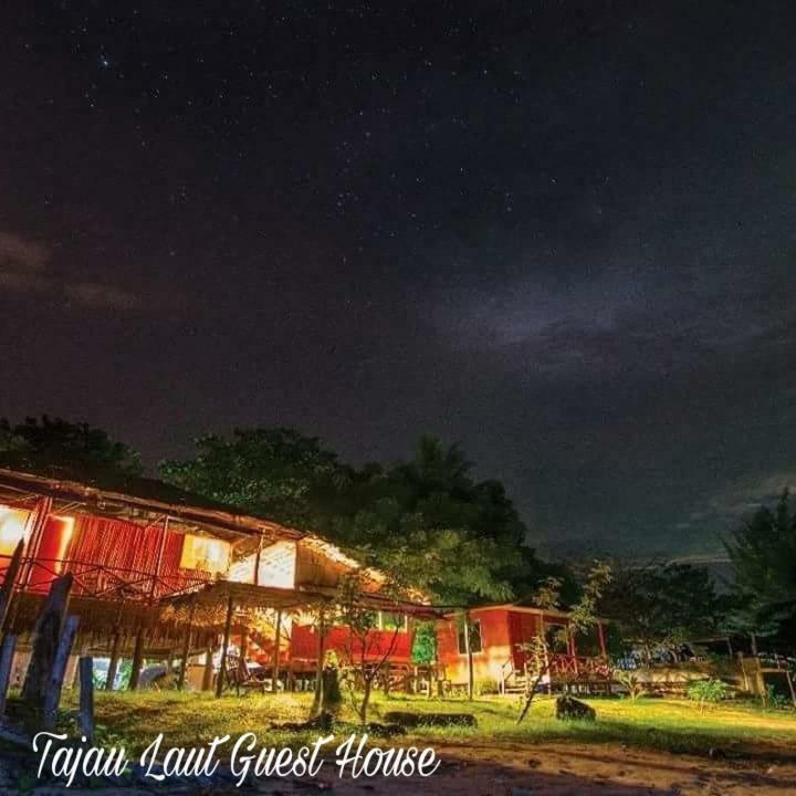 Tajau Laut Guesthouse Kudat Exterior photo